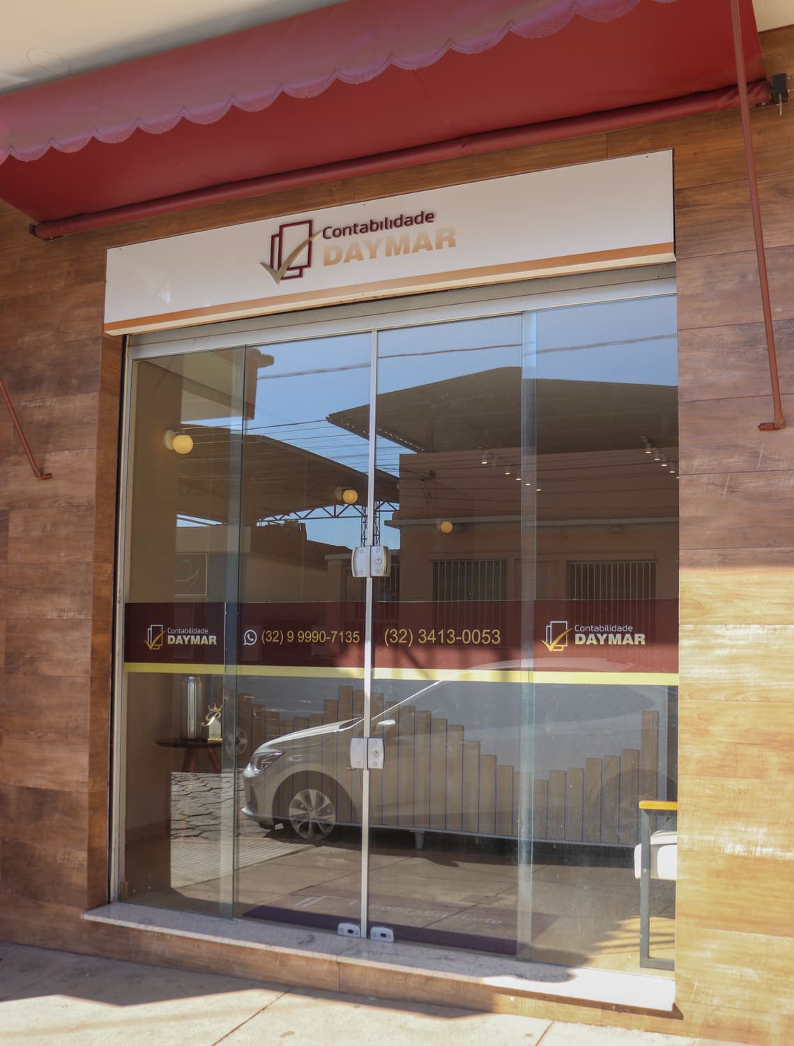 Fachada da Contabilidade Daymar, na Rua Francisco Maximiano da Silva, em Dores de Campos - MG